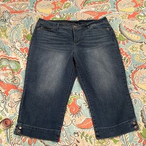 Wide leg capri jeans